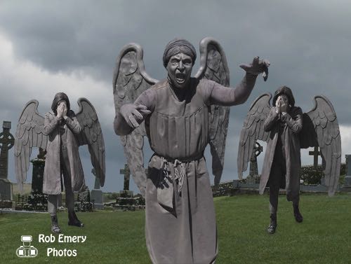 Weeping angels attacking